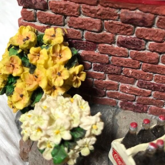 Coca-Cola x Boyds Bears Bearstone Collection 'Boyd F. Thirstin' - Picture 4 of 10